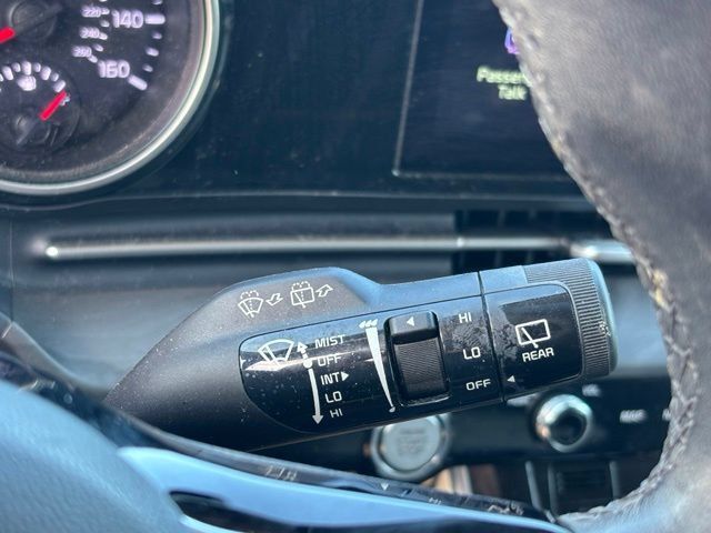 Used 2024 Kia Carnival EX FWD image 21