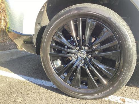 Certified 2024 Toyota Venza Nightshade image 7