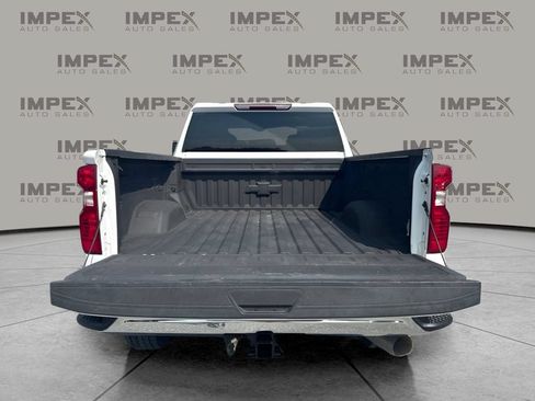 Used 2024 Chevrolet Silverado 2500 LT AWD/4WD image 5