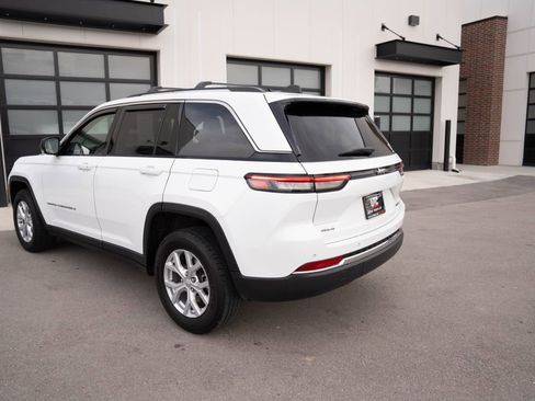 Used 2023 Jeep Grand Cherokee Limited AWD/4WD image 5