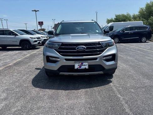 Used 2024 Ford Explorer XLT w/ Equipment Group 202A AWD/4WD image 3