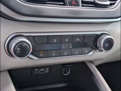 Used 2022 Nissan Altima 2.5 SV image 17