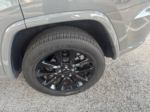 Used 2021 Jeep Grand Cherokee Laredo X AWD/4WD image 6