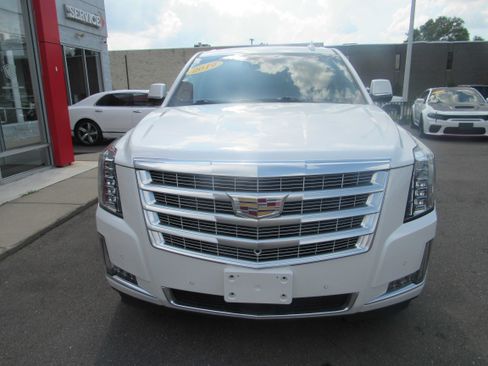Used 2019 Cadillac Escalade Premium Luxury AWD/4WD image 3