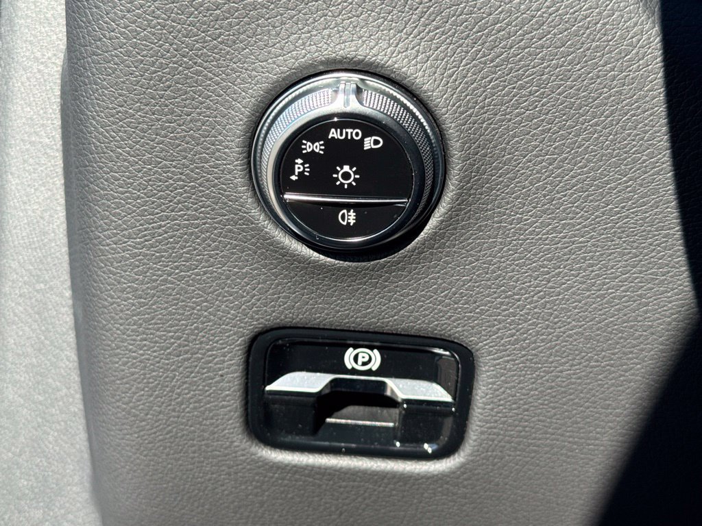 Used 2023 Mercedes-Benz GLC 300 image 23