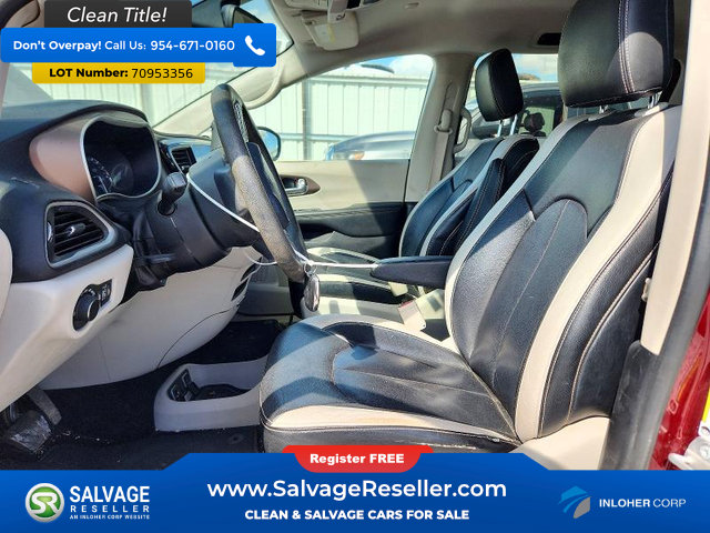 Used 2017 Chrysler Pacifica Touring w/ Tire & Wheel Group FWD image 9