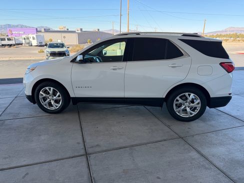 Used 2019 Chevrolet Equinox LT w/ Sun & Navigation Package image 6