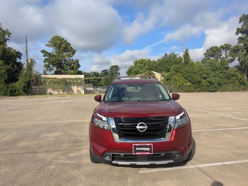 Used 2024 Nissan Pathfinder SL w/ SL Premium Package FWD image 2