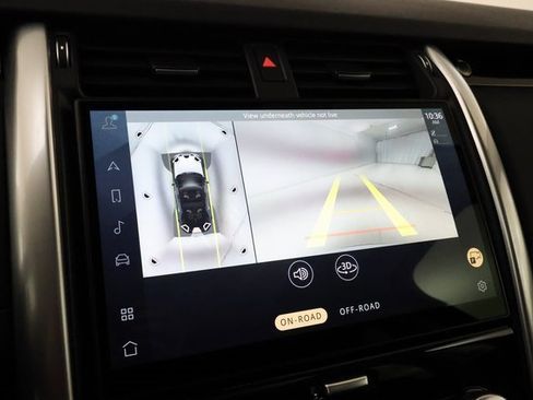 Used 2024 Land Rover Discovery S image 16