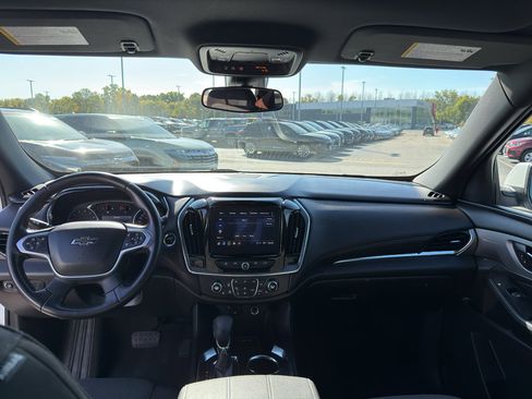 Used 2022 Chevrolet Traverse LT image 29