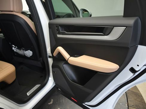 New 2026 Porsche Cayenne S AWD/4WD image 23