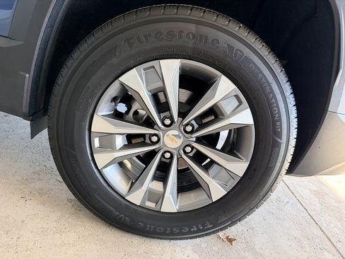 Used 2025 Chevrolet Equinox LT w/ Convenience Package II image 11