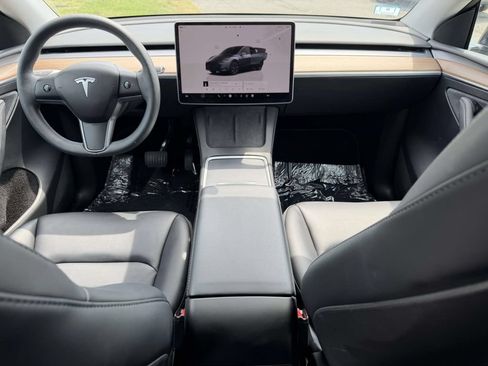 Used 2024 Tesla Model Y Long Range RWD image 2