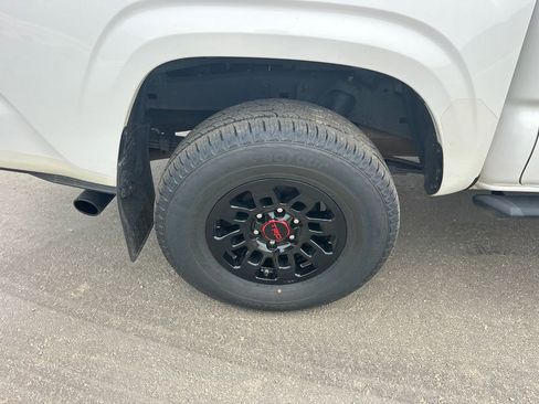 Used 2022 Toyota Tacoma SR AWD/4WD image 17