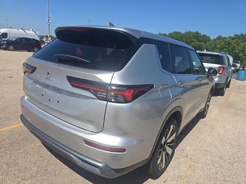 Used 2025 Mitsubishi Outlander SE FWD image 4
