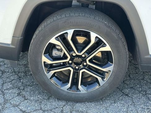 Used 2023 Jeep Compass Limited image 9