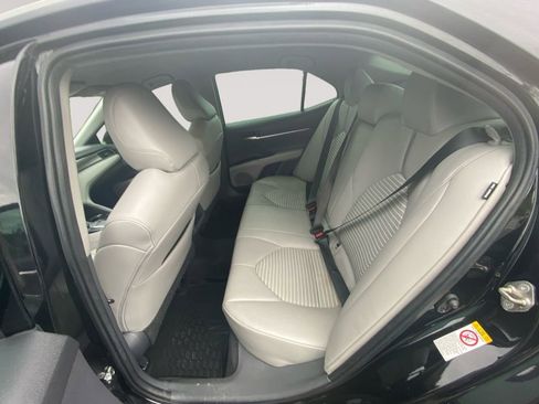 Used 2019 Toyota Camry SE FWD image 13
