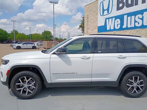 Used 2024 Jeep Grand Cherokee Limited AWD/4WD image 13