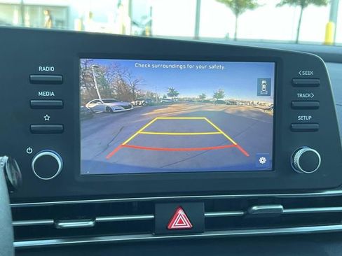 Used 2022 Hyundai Elantra SEL image 19