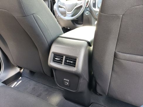 Used 2022 Chevrolet Equinox LT w/ Driver Convenience Package image 30