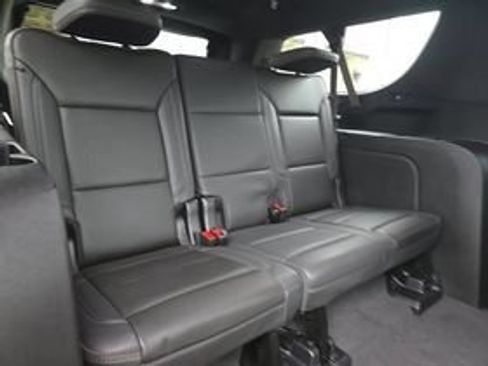 Used 2023 Chevrolet Suburban High Country AWD/4WD image 4