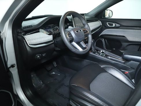 Used 2024 Jeep Compass Latitude AWD/4WD image 17