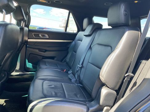 Used 2017 Ford Explorer XLT w/ Equipment Group 202A AWD/4WD image 15
