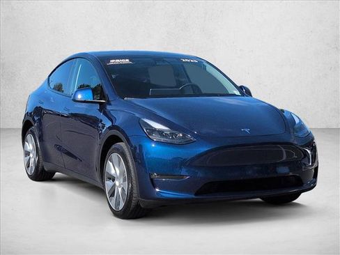 Used 2023 Tesla Model Y Long Range image 3