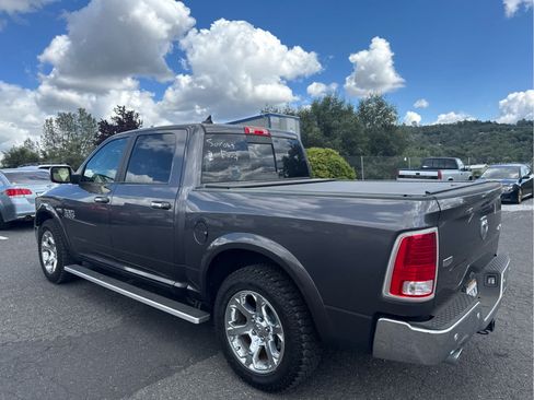 Used 2018 RAM 1500 Laramie w/ Convenience Group AWD/4WD image 7