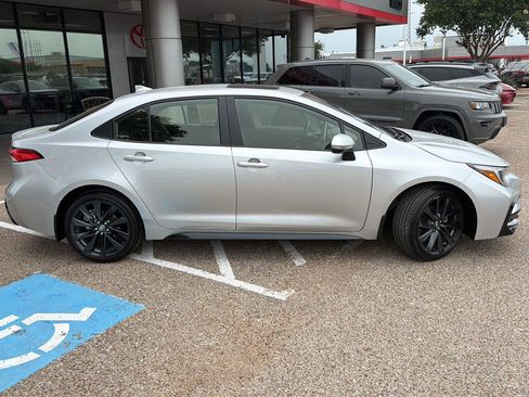 Used 2025 Toyota Corolla SE w/ SE Premium Package FWD image 2