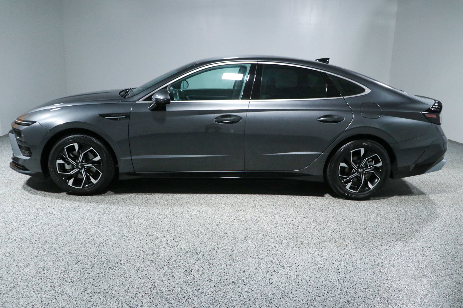 Used 2025 Hyundai Sonata SEL FWD image 10