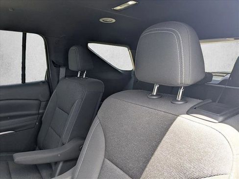 Used 2024 Chevrolet Traverse LT FWD image 16