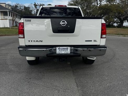 Used 2011 Nissan Titan SL w/ SL Technology Pkg image 4