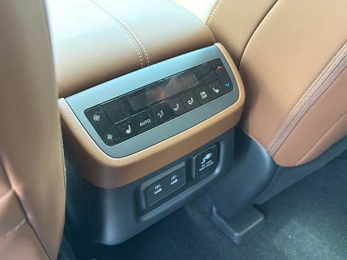 New 2026 Nissan Pathfinder Platinum FWD image 12