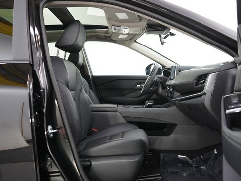 Used 2024 Nissan Rogue SV w/ SV Premium Package image 10