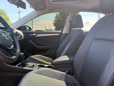 Used 2020 Volkswagen Jetta SE w/ SE Cold Weather Package FWD image 29