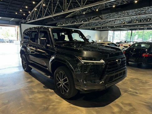 Used 2024 Lexus GX 550 w/ Cold Area Package AWD/4WD image 7
