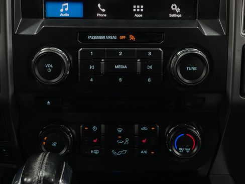 Used 2018 Ford F150 XLT w/ Equipment Group 302A Luxury AWD/4WD image 23