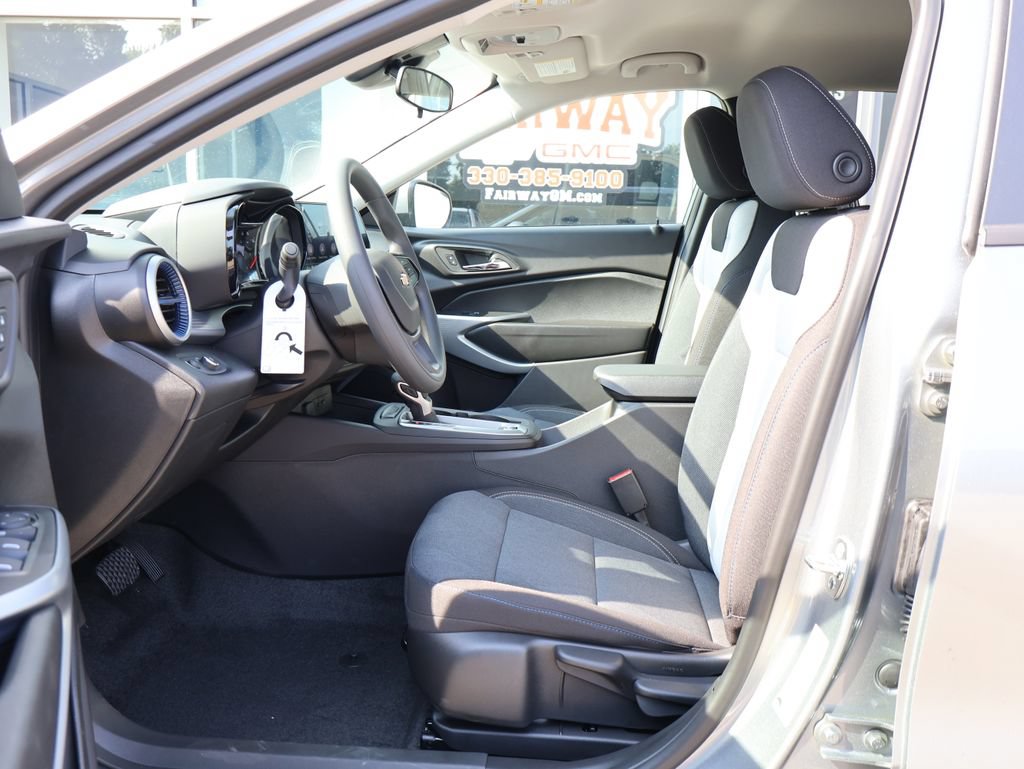 New 2026 Chevrolet Trax LS w/ LS Convenience Package FWD image 11