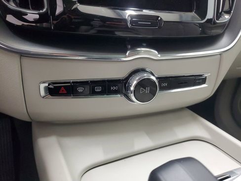 New 2025 Volvo XC60 B5 Core w/ Protection Package Premier image 29