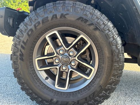 Used 2024 Jeep Gladiator Mojave AWD/4WD image 13