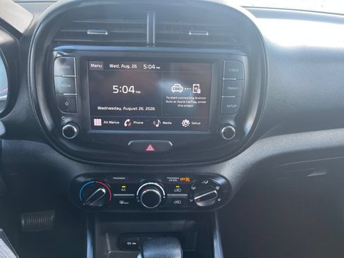 Used 2025 Kia Soul LX w/ LX Technology Package FWD image 16