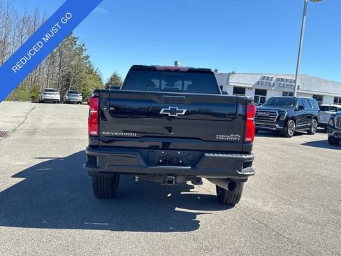 Used 2024 Chevrolet Silverado 2500 High Country w/ Technology Package AWD/4WD image 5