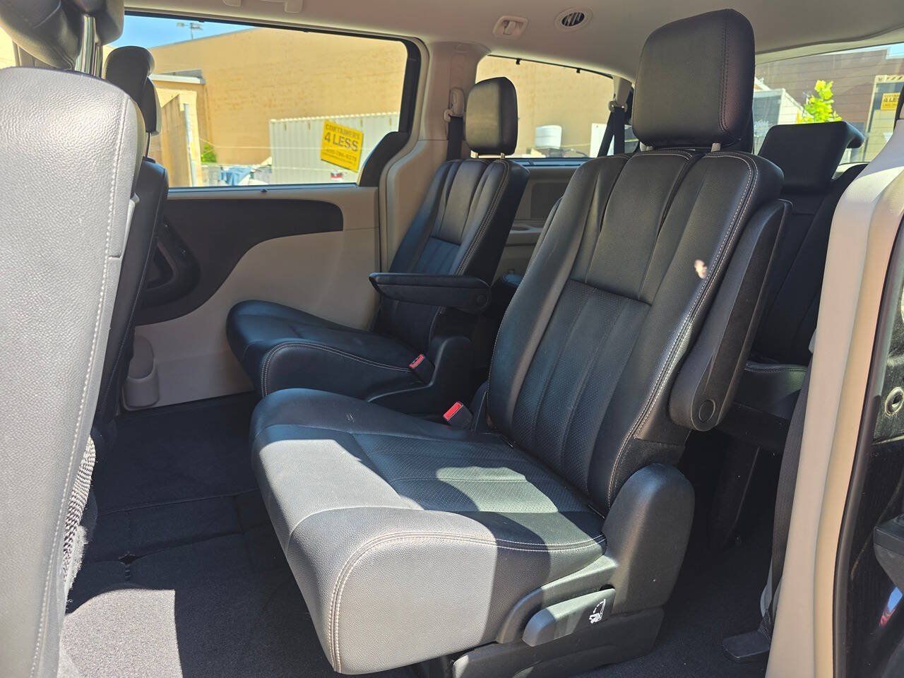 Used 2015 Chrysler Town & Country Touring-L w/ Driver Convenience Group FWD image 28