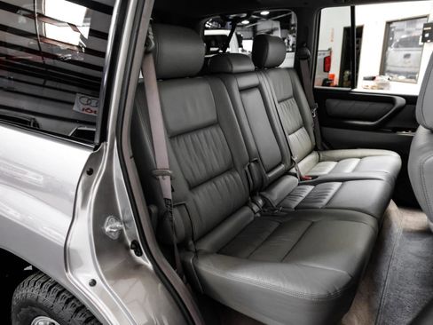 Used 2006 Toyota Land Cruiser image 33