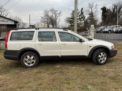 Used 2002 Volvo V70 AWD image 8