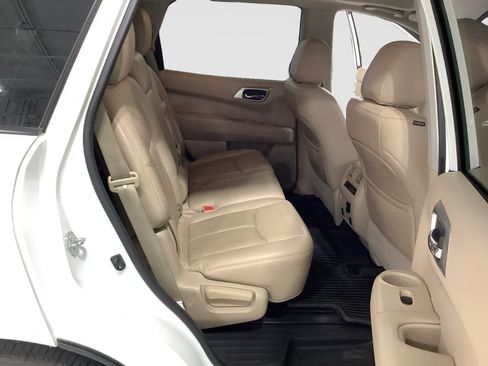 Used 2017 Nissan Pathfinder Platinum FWD image 12