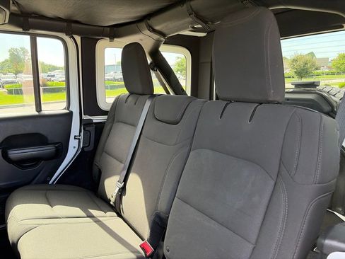 Used 2018 Jeep Wrangler Unlimited Sport S AWD/4WD image 39