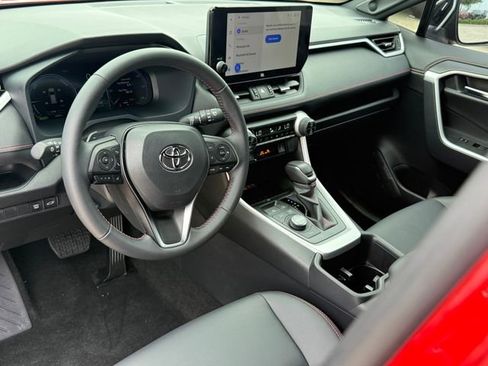 Used 2025 Toyota RAV4 XSE AWD/4WD image 9