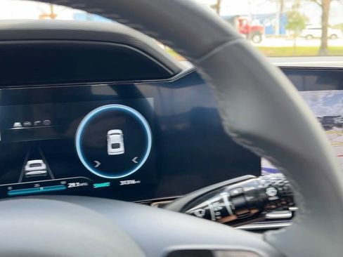 Used 2025 Hyundai Elantra SEL image 25